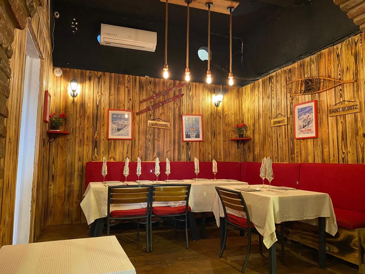 Restaurante Completo El Refugio Alpino