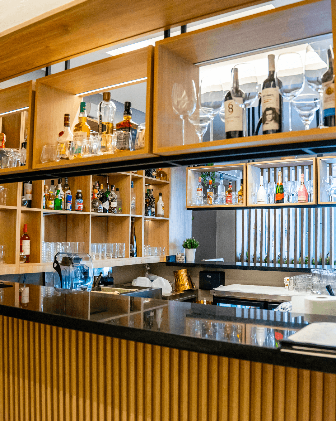 Salón Abierto para Actividades en Edificio Román